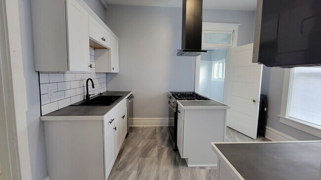Foto del edificio - Charming renovated avenues apartment