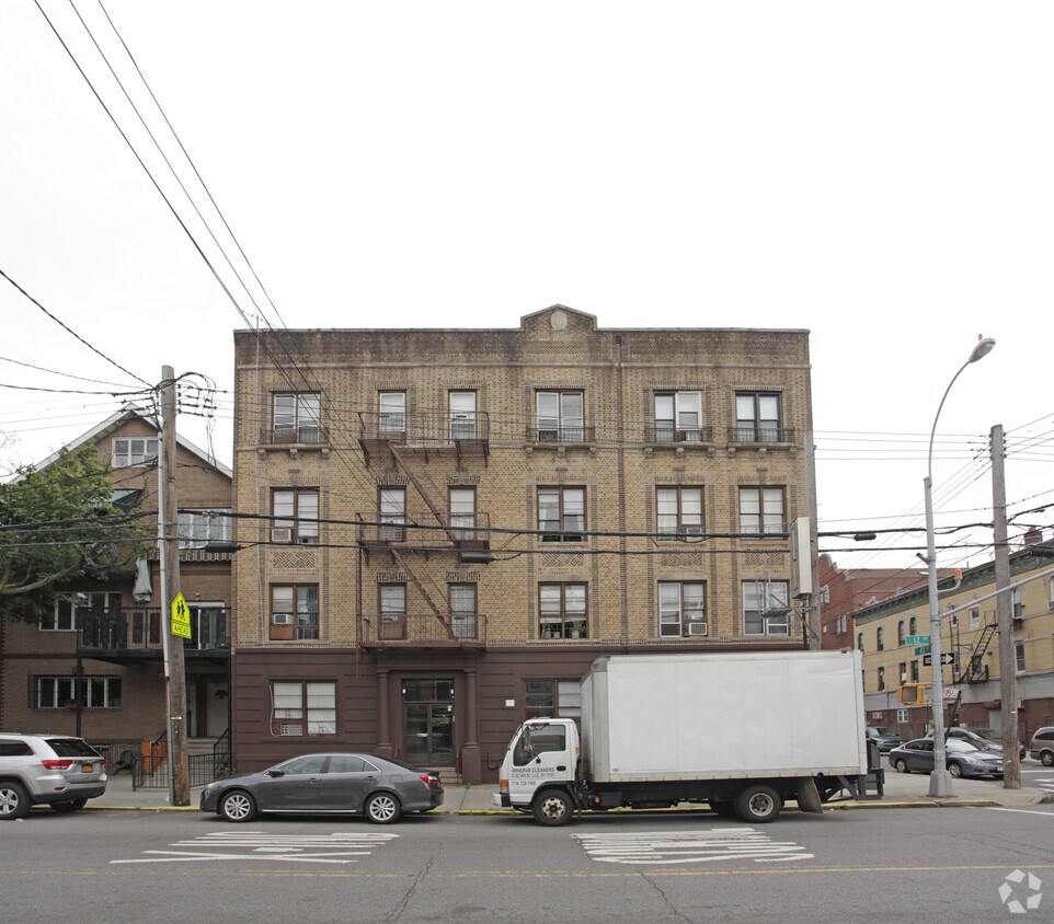 Building Photo - 4219 12th Ave