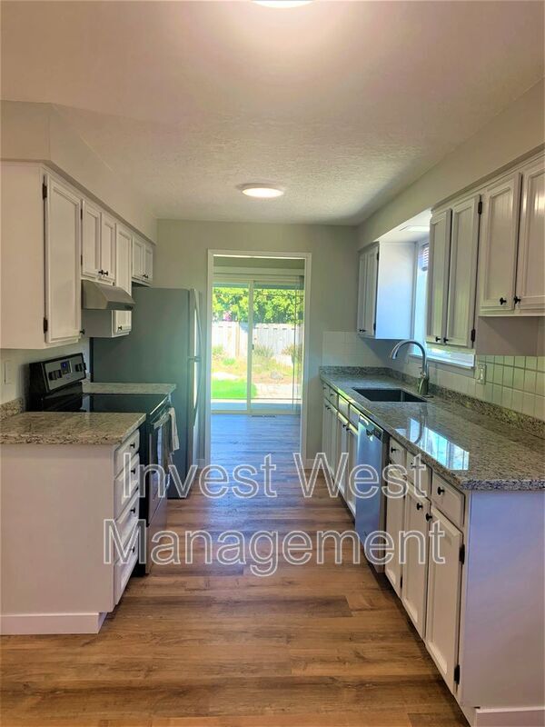 Building Photo - 12214 SE McGillivray Blvd