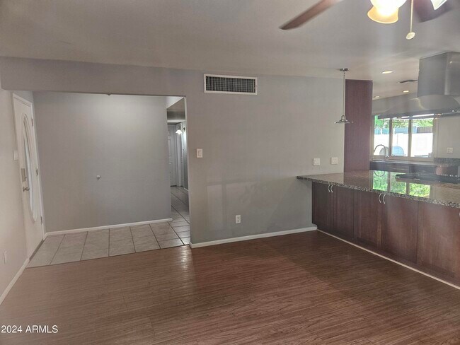 Building Photo - 1707 E Sierra Vista Dr