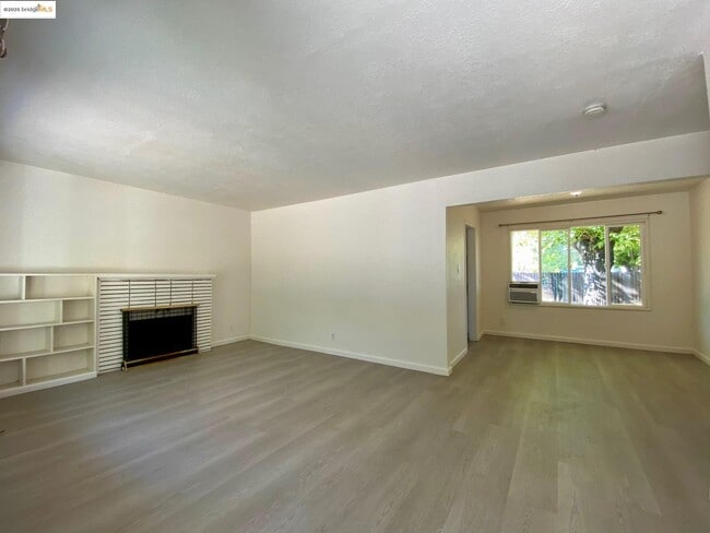 Foto del edificio - 230 Cleaveland Rd