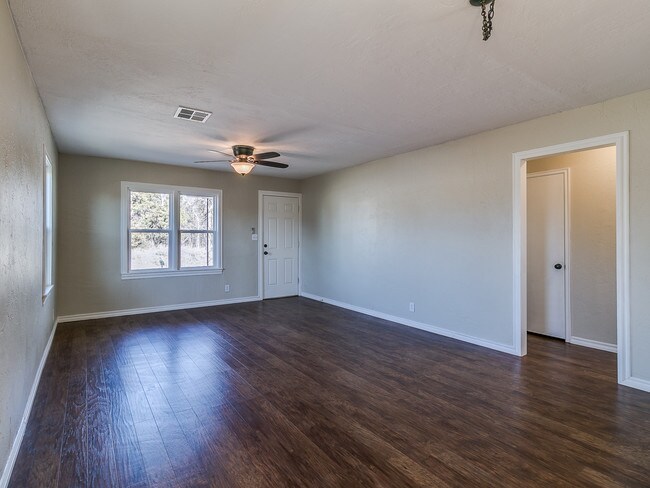 Building Photo - 1417 W College Ave