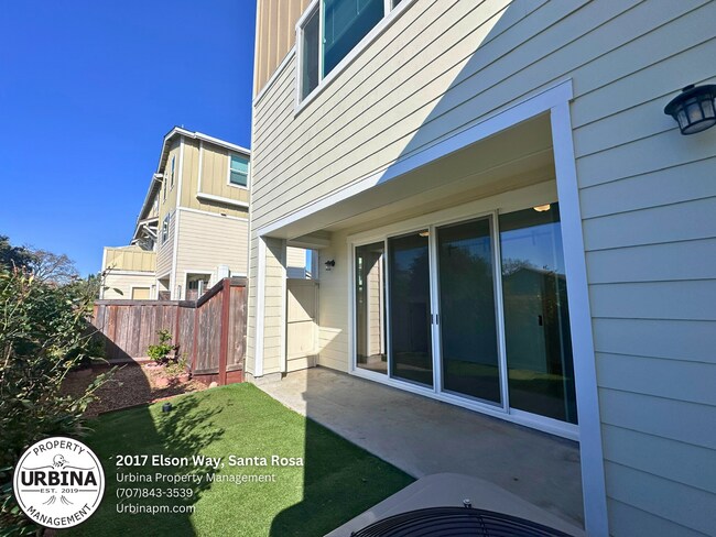 Foto del edificio - Modern Santa Rosa Home Featuring Open Living and Private Yard