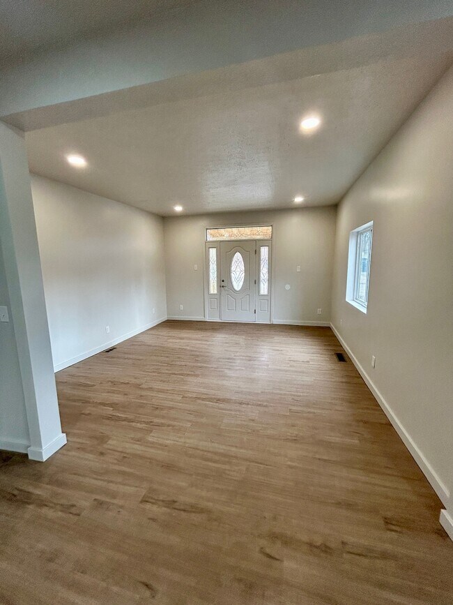 Foto del edificio - 1423 Mitchell Ave