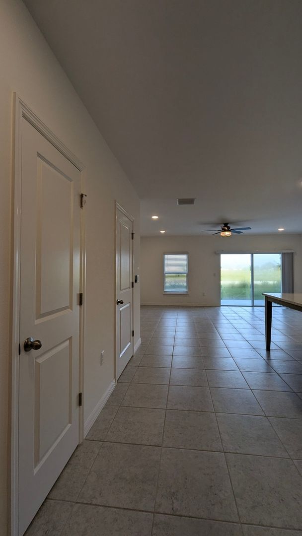 Building Photo - BRAND NEW (NEVER-LIVED-IN) TOWNHOME in Lakeland