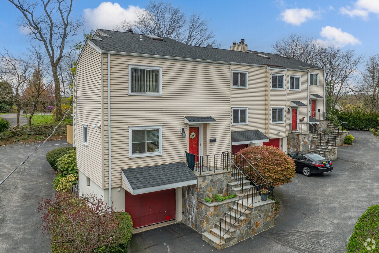 6 Nassau Pl Cos Cob, CT 06807 - 6 Nassau Pl