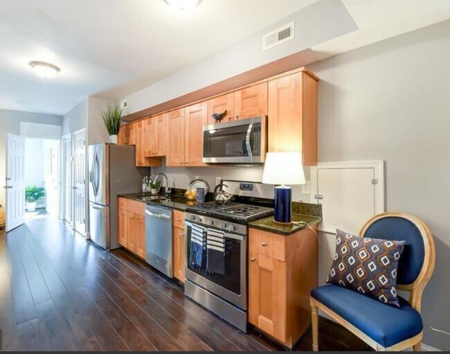 Building Photo - 1343 Bryant St NE