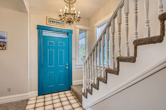 004-004-Foyer-666x445-72dpi - 3247 W 19th Ave