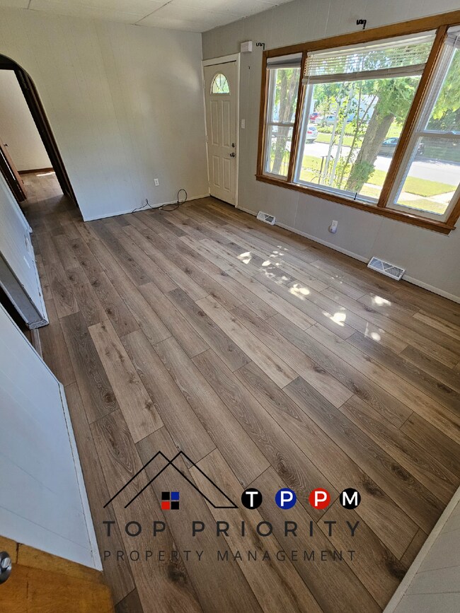 Building Photo - 3 Bedroom | 1 Bathroom Ranch-Style Home in...