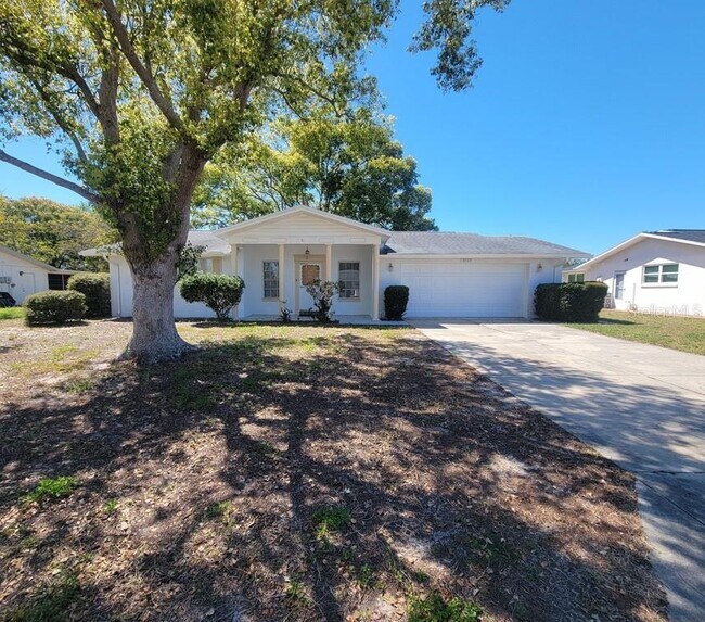 Foto del edificio - 10329 Castalie Dr