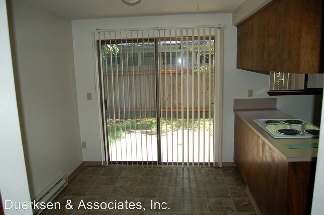 Foto del edificio - 692-694 NW Walnut Blvd