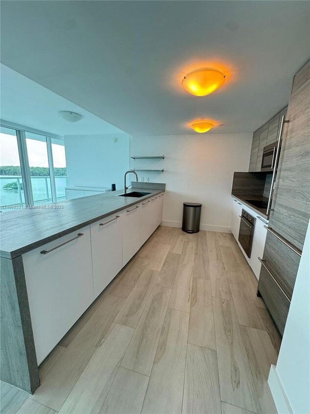 Foto principal - 400 Sunny Isles Blvd
