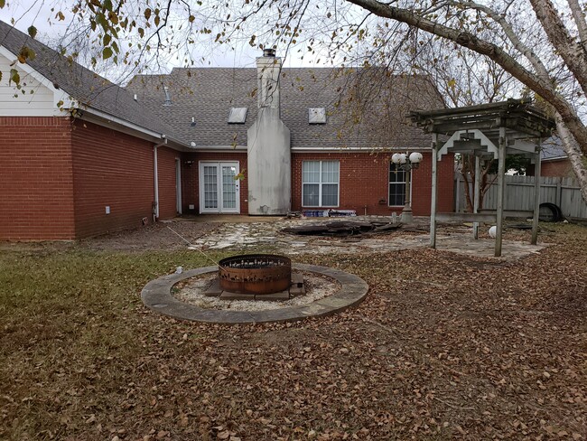 Building Photo - 100 Hampshire Dr