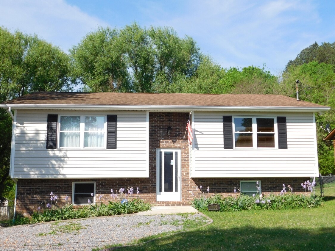 1406 Richardson St, Athens, TN 37303 House Rental in Athens, TN