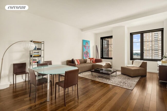 Building Photo - 425 W 50th St