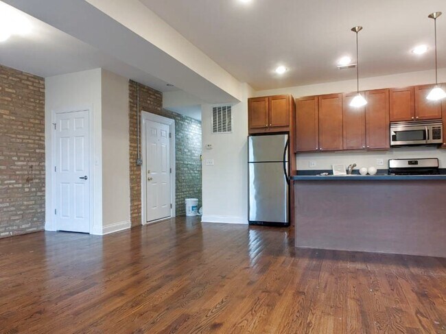 Foto del edificio - 2836 N Albany Ave