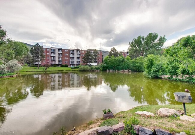 Community Pond - 1150 Golden Cir Apartments