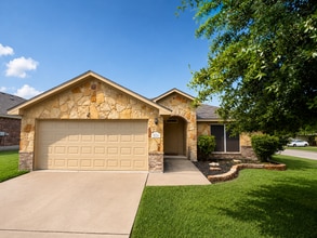 Building Photo - 8121 Fieldstone Dr