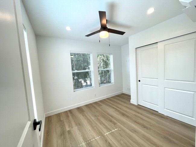 Building Photo - 1655 W Malvern Ave