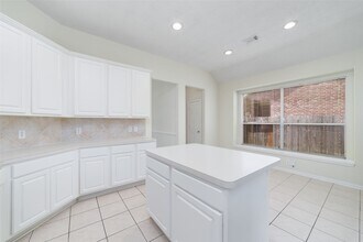 Building Photo - 10603 White Bridge Ln