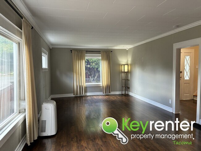 Building Photo - Gorgeous 4Bed/2Bath Home in Tacoma!