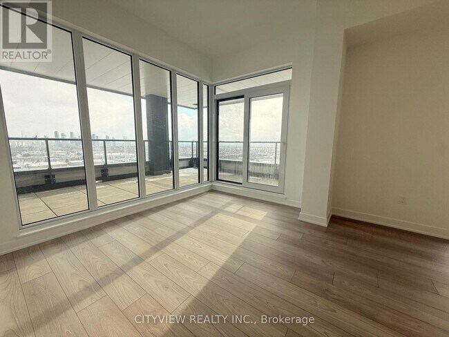 Building Photo - 1007 The Queensway