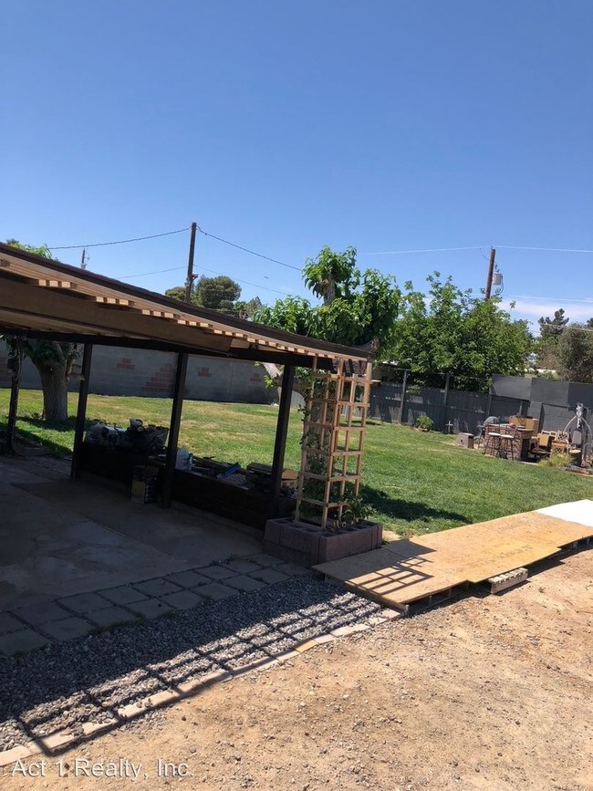 Building Photo - 3 br, 2 bath House - 5015 Pearlite Avenue