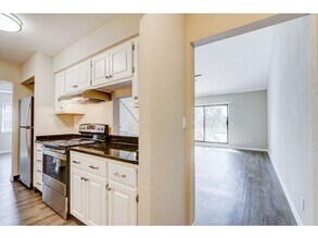 Lake Country Village Apartments photo'