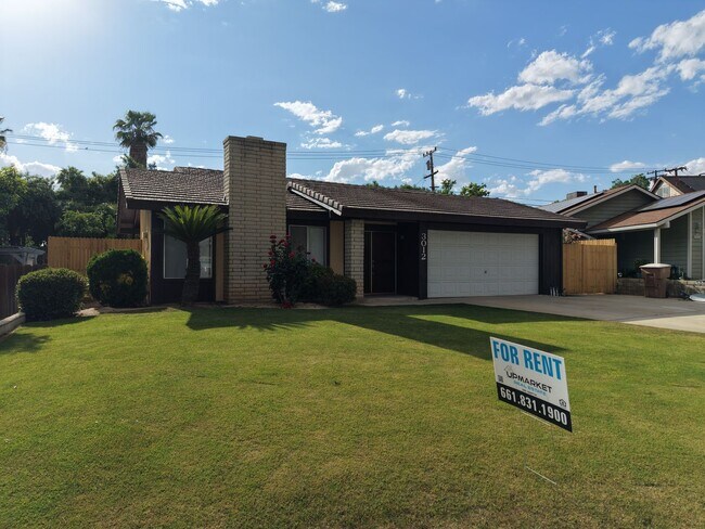 Foto del edificio - Spacious 4-Bedroom Home in Northeast Bakersfield