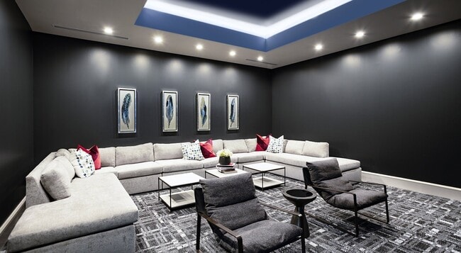 Foto del edificio - 24002 Colonial Pkwy