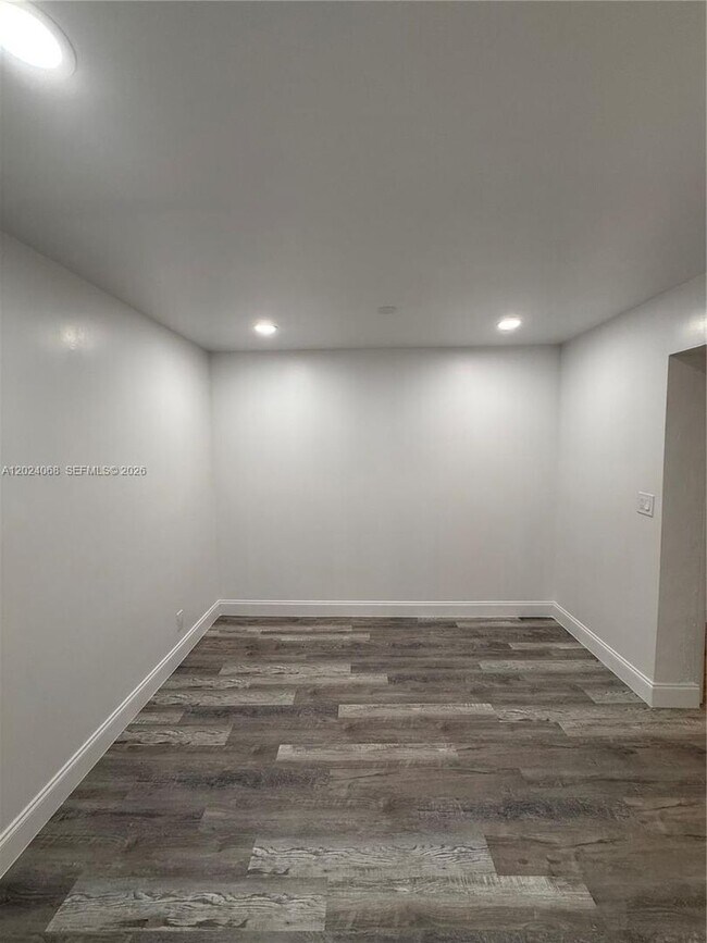 Foto del edificio - 2161 NW 26th Ave