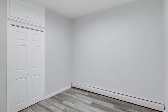 Foto del edificio - Queen room in 3-bed/1.0-bath Home