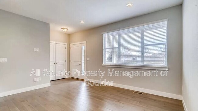 Building Photo - 733 Grandview Meadows Dr