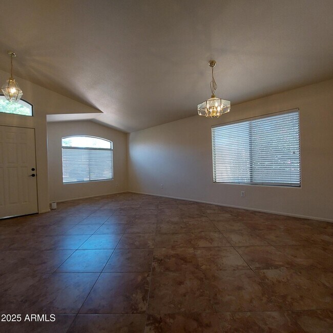 Foto del edificio - 11219 W Vernon Ave