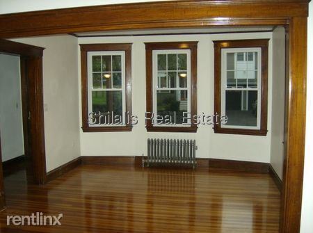 Foto del edificio - 20 College Farm Rd