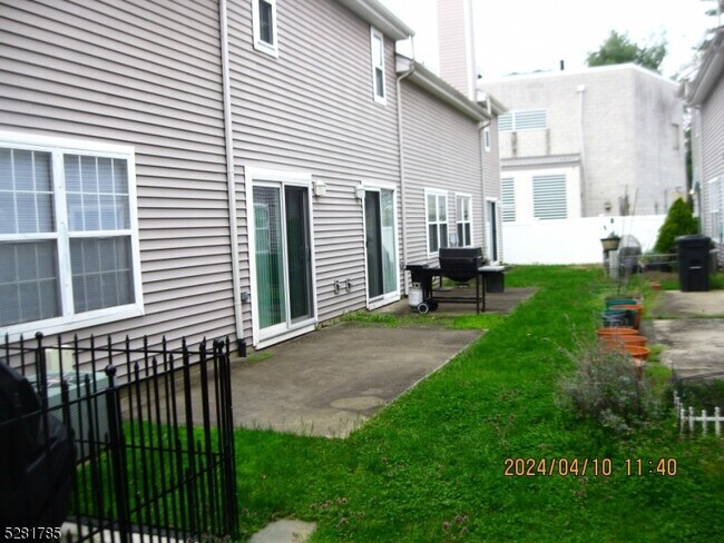 Building Photo - 3 Palmetto Ct
