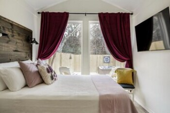 View the stars from your bed! - 509 High Dr