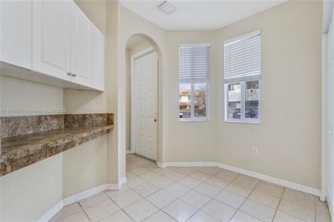 Foto del edificio - 3717 Sonoma Dr