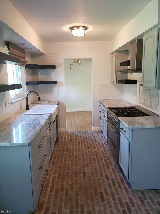 Building Photo - 4 br, 2.5 bath House - 2884 Hawks Rd