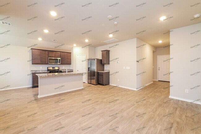 Building Photo - 2405 Iris Ct