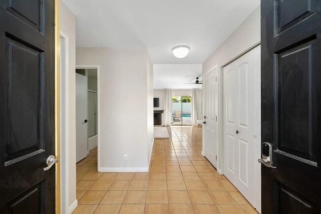 Building Photo - 864 S Mountain View Dr
