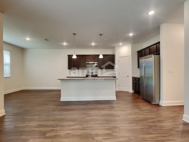 Foto del edificio - 381 Banyan Frst Dr