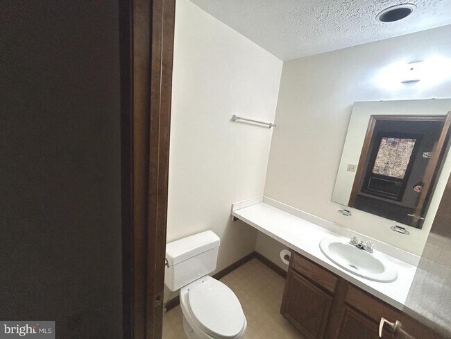 Building Photo - 23240 Chestnut Oak Ct