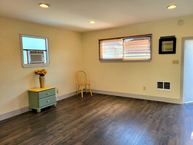 Foto del edificio - 521 Whitworth Ave S