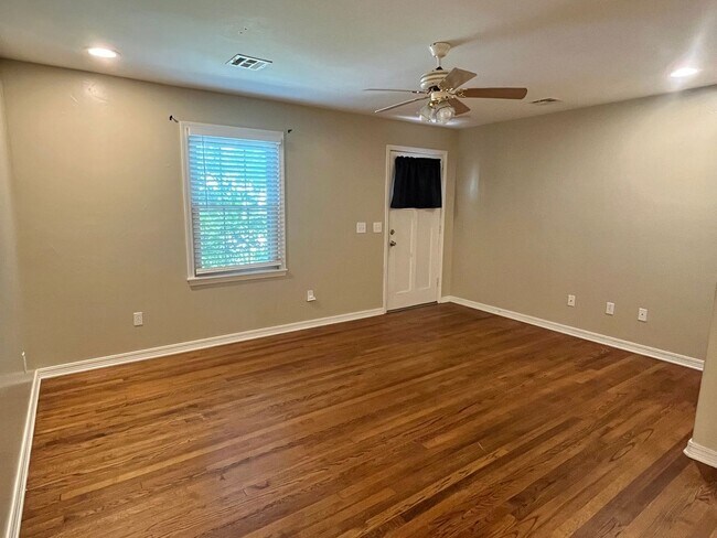 Foto del edificio - Charming 3 Bed 1.5 Bath!