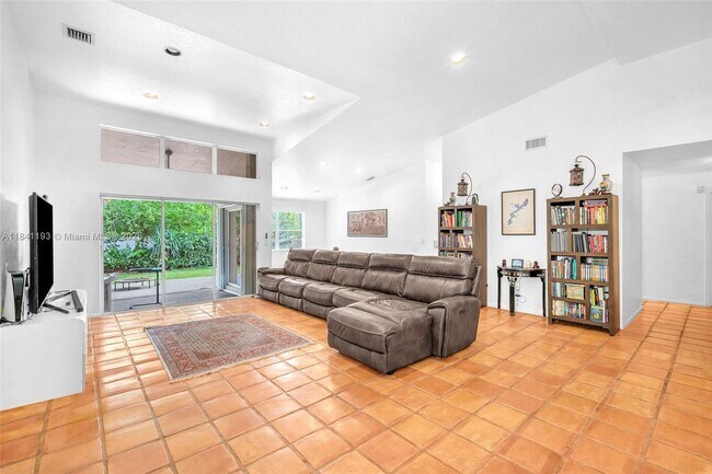 Foto del edificio - 9690 NW 39th St