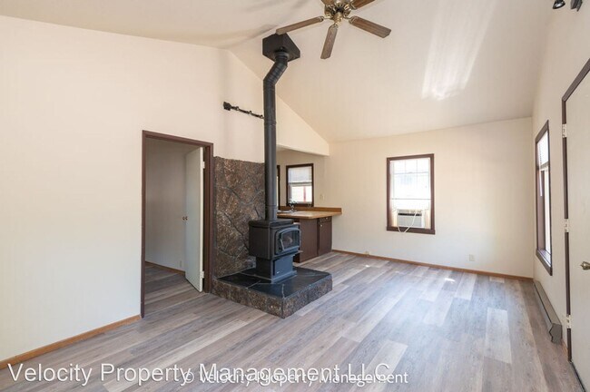 Foto del edificio - 1 br, 1 bath House - 343 NW Georgia Ave.