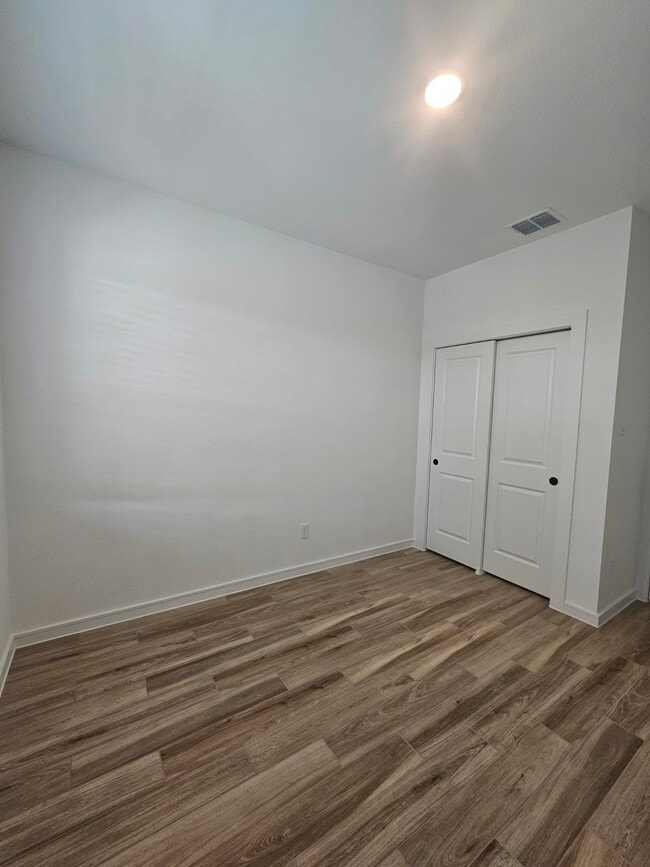 Foto del edificio - 8414 Bay Oaks Dr