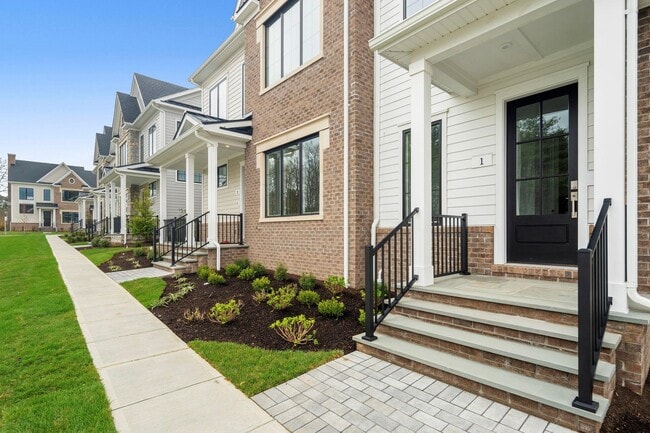Building Photo - 1 Dewitt Dr