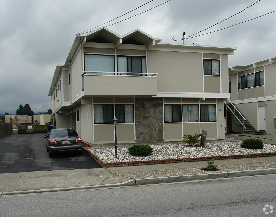 Primary Photo - 855 Commercial Ave